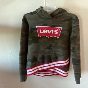 Girls Levi’s sweater camouflage, used in good condition size 5 small